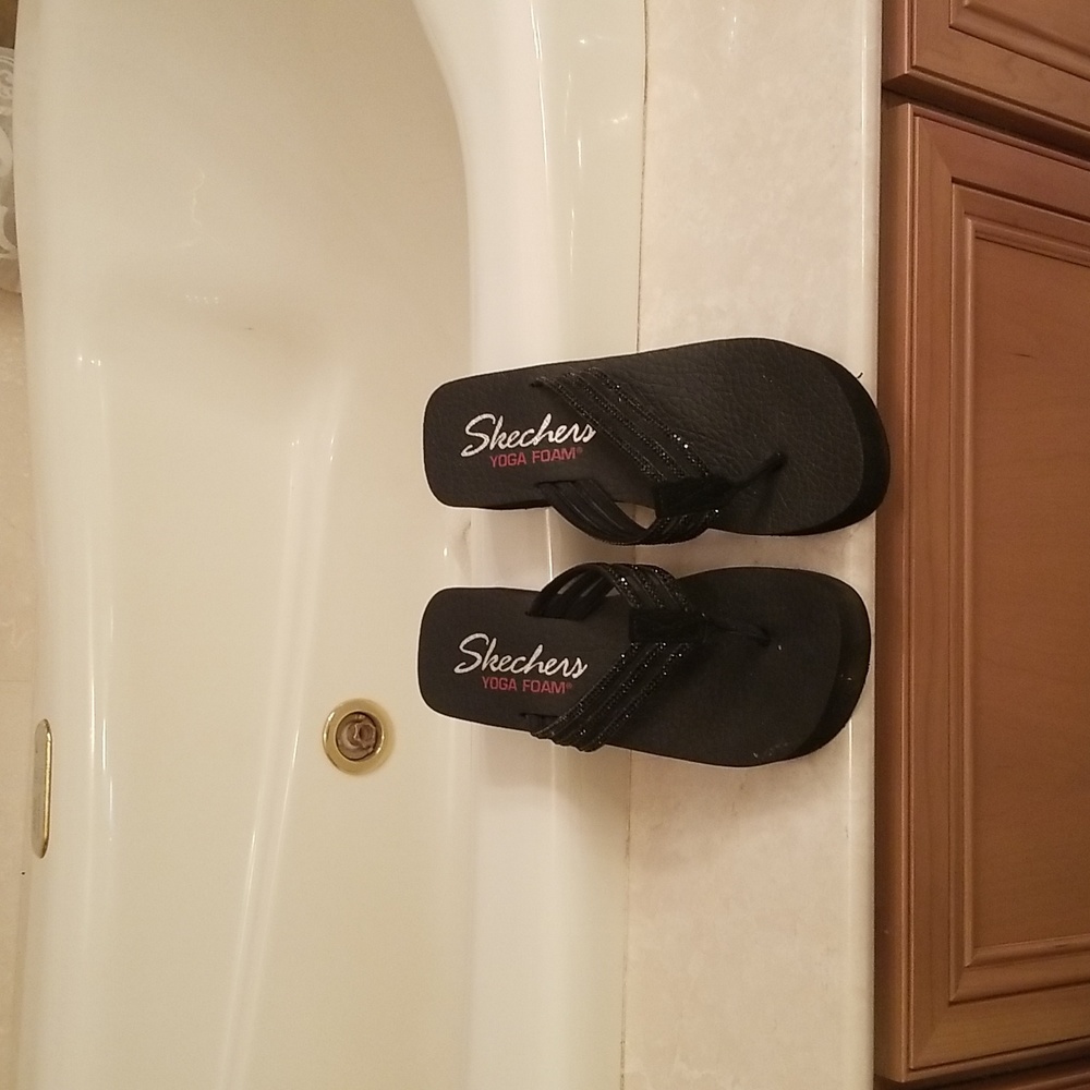 Black wedge thong shoes